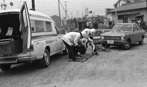 昭和40年ごろの救急隊 訓練 春日井市公式ホームページ