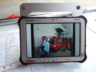 現場指揮本部に送られた可搬型ビデオカメラの映像です。
