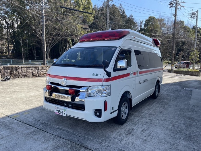 東出張所に配備された救急2号車の左前方からの写真