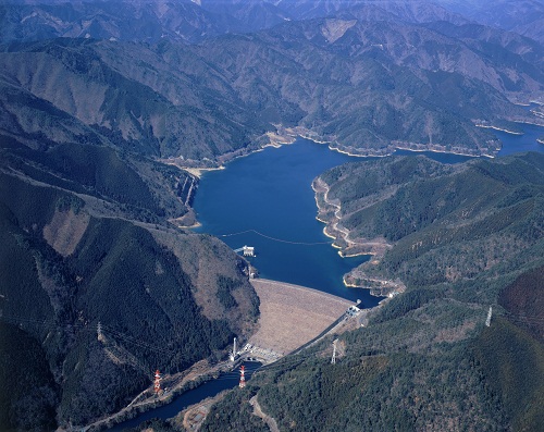 岩屋ダム(東仙峡金山湖)