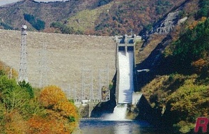 岩屋ダム（東仙峡金山湖）
