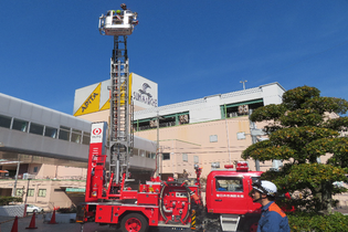 消防団　消防ひろば　はしご車