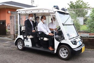 自動運転カートによる複数台送迎サービス実証実験