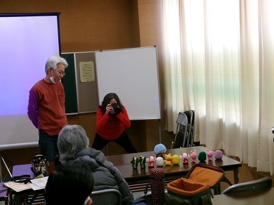 カメラを持った人の画像