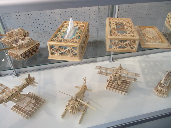 竹ざお及び廃材で作った作品展