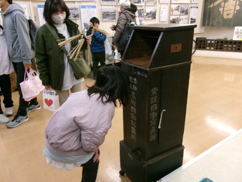 活動写真高級自動販売器体験の様子