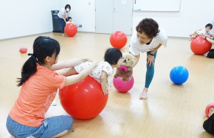 知多公民館短期講座「0歳から一緒にできる！親子で楽しいバランスボール」