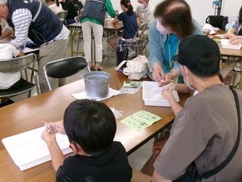 勾玉作りの様子  