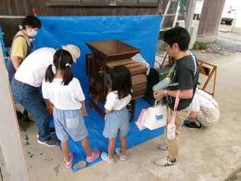 唐箕体験の様子　　