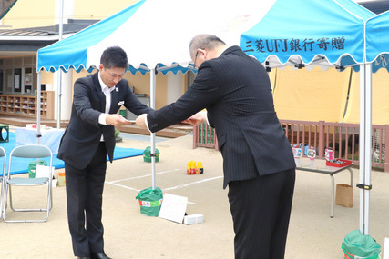 柏原西保育園で感謝状贈呈